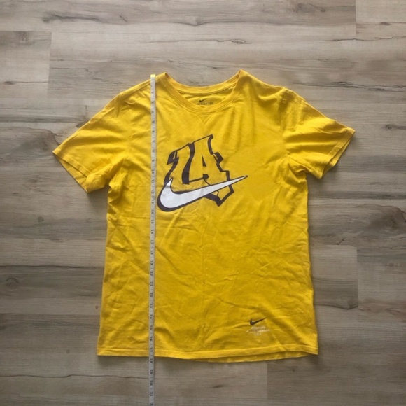 Nike LA Lakers Basketball Men's Yellow Tee with Graphic Logo - Picture 4 of 9